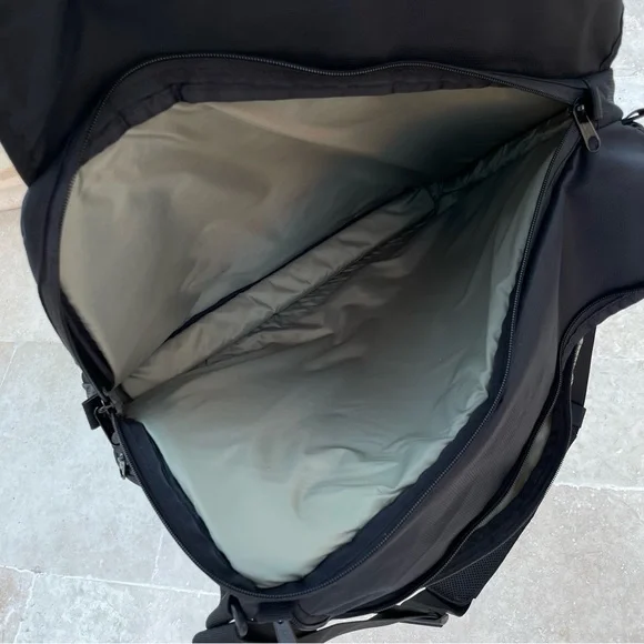 DAKINE 🚴 Black Messenger/Laptop On-the-Go Bag (Large)
